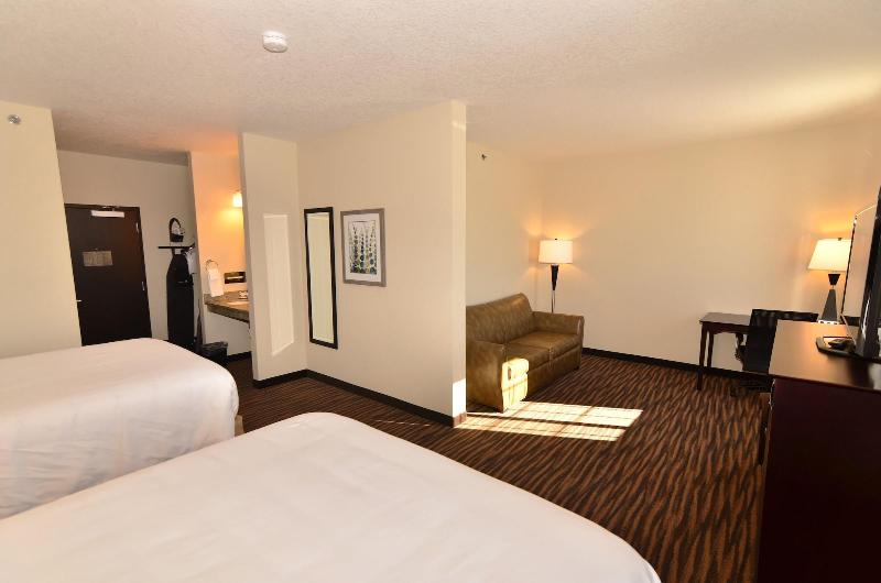 Cobblestone Inn & Suites - Holstein image