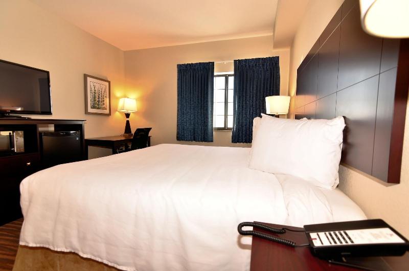 Cobblestone Inn & Suites - Holstein image