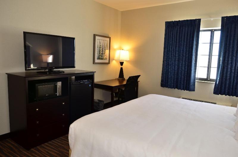 Cobblestone Inn & Suites - Holstein image