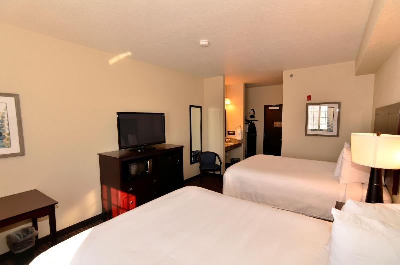 Cobblestone Inn & Suites - Holstein image