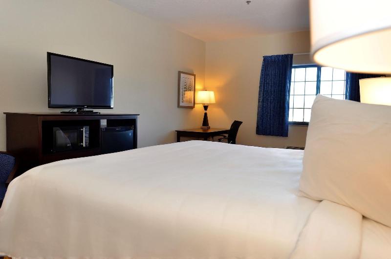 Cobblestone Inn & Suites - Holstein image