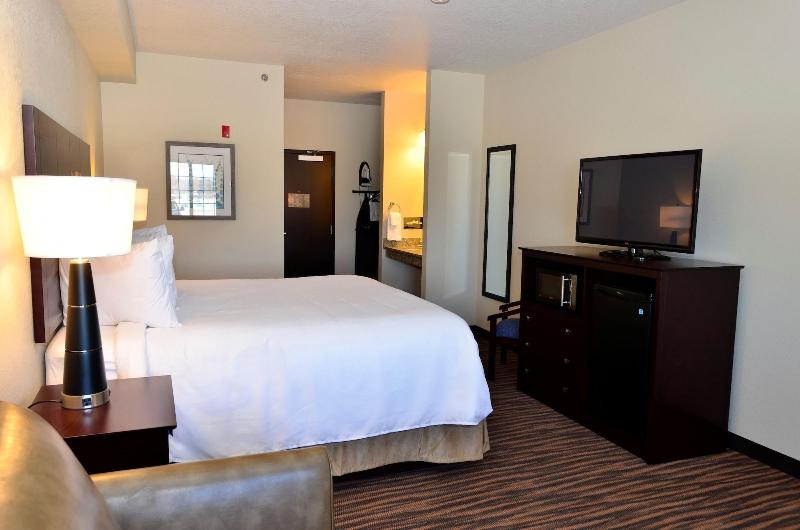 Cobblestone Inn & Suites - Holstein image