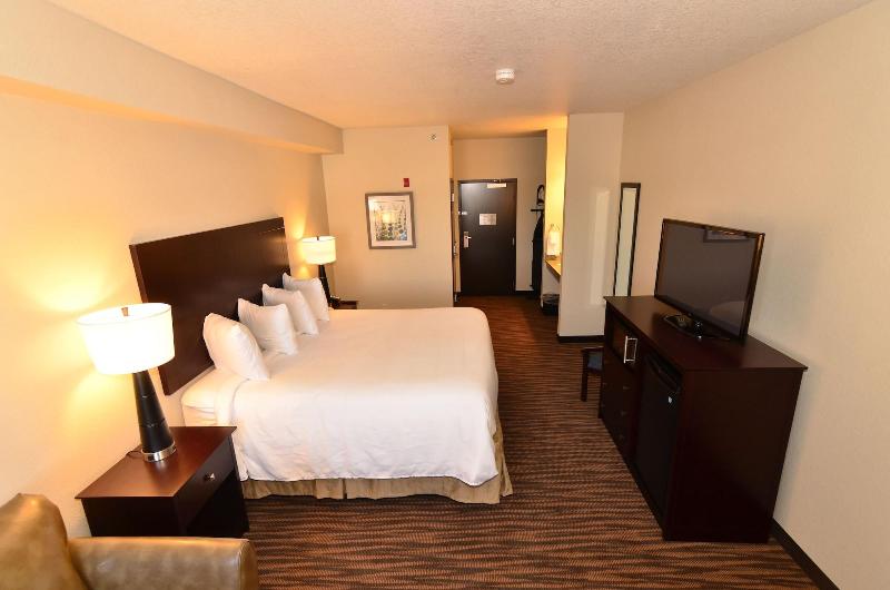 Cobblestone Inn & Suites - Holstein image