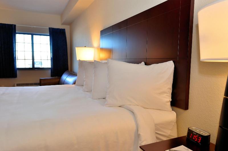 Cobblestone Inn & Suites - Holstein image