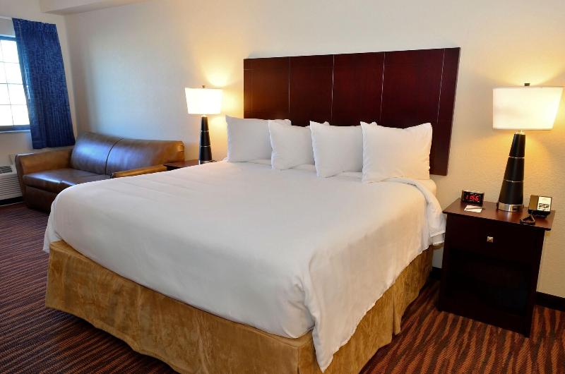 Cobblestone Inn & Suites - Holstein image