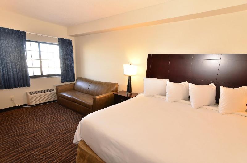 Cobblestone Inn & Suites - Holstein image