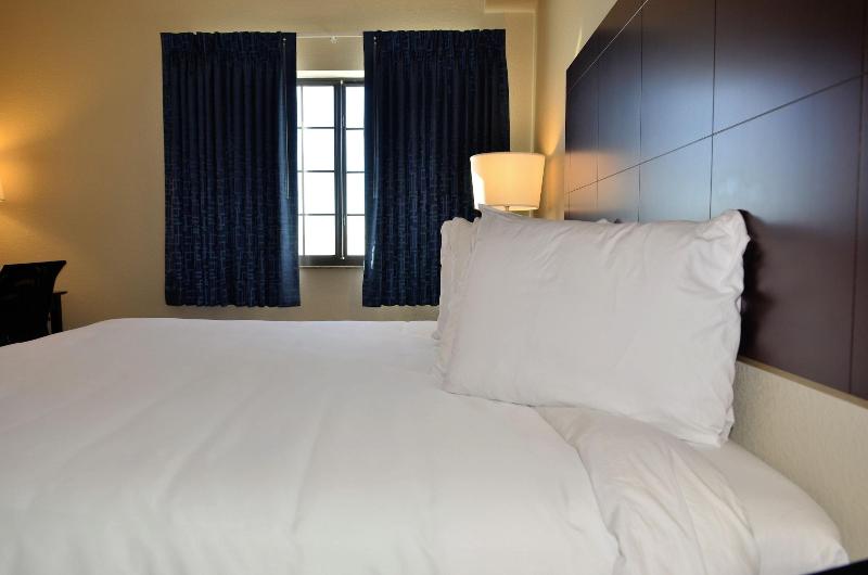 Cobblestone Inn & Suites - Holstein image