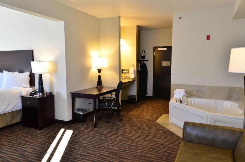 Cobblestone Inn & Suites - Holstein image