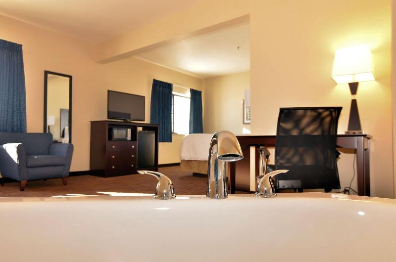 Cobblestone Inn & Suites - Holstein image