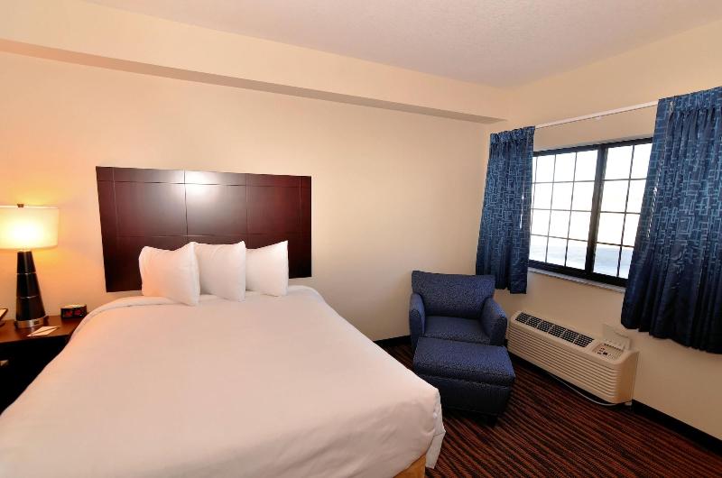 Cobblestone Inn & Suites - Holstein image