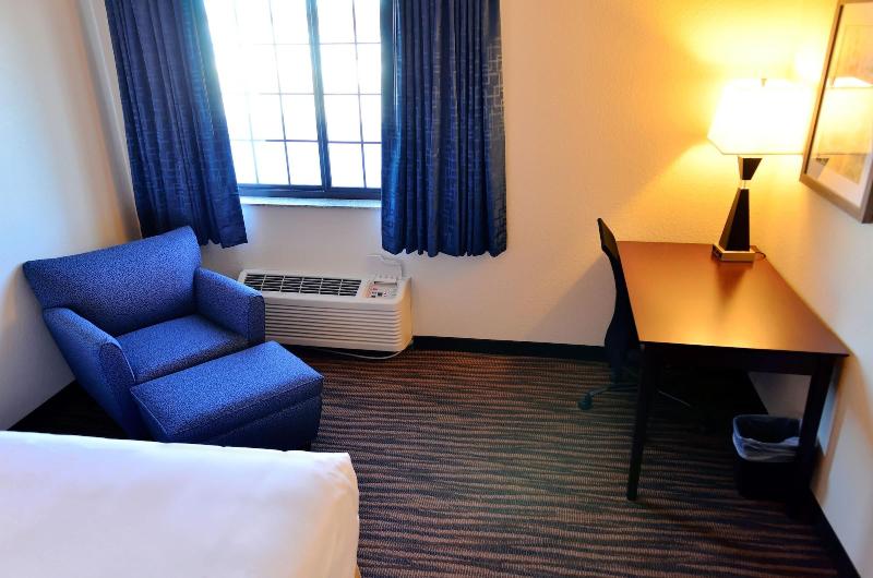 Cobblestone Inn & Suites - Holstein image