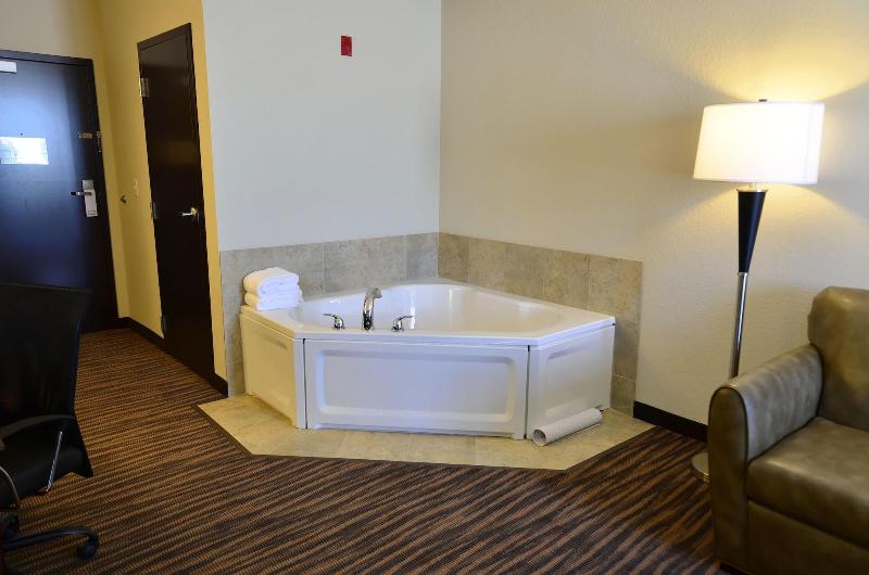 Cobblestone Inn & Suites - Holstein image