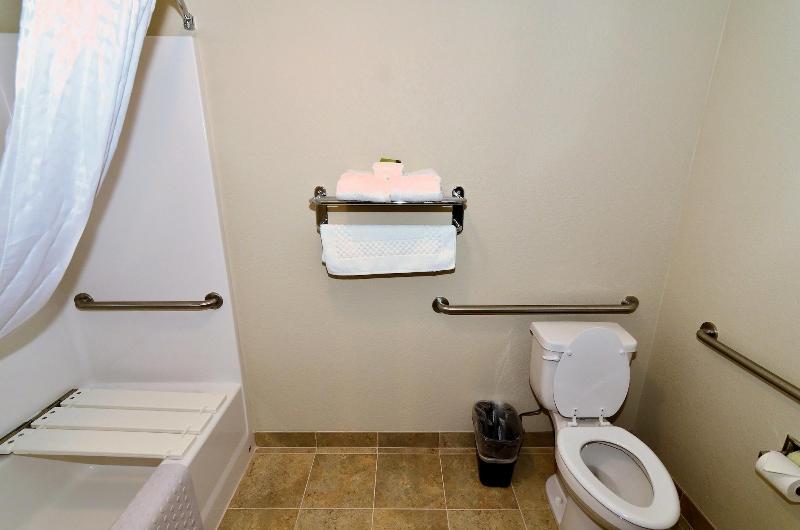 Cobblestone Inn & Suites - Holstein image