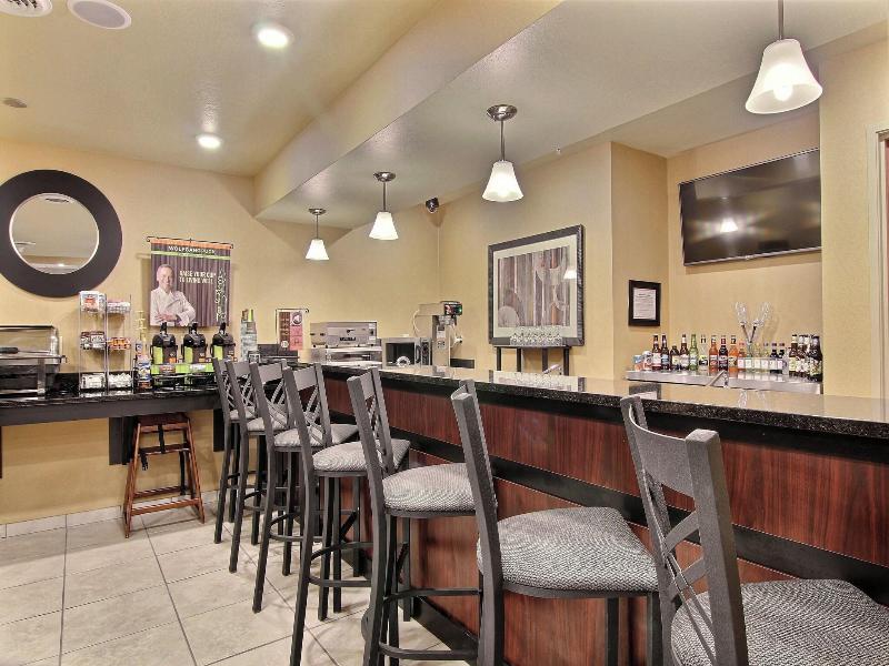 Cobblestone Inn & Suites - Linton image 5