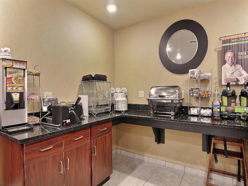 Cobblestone Inn & Suites - Linton image 1