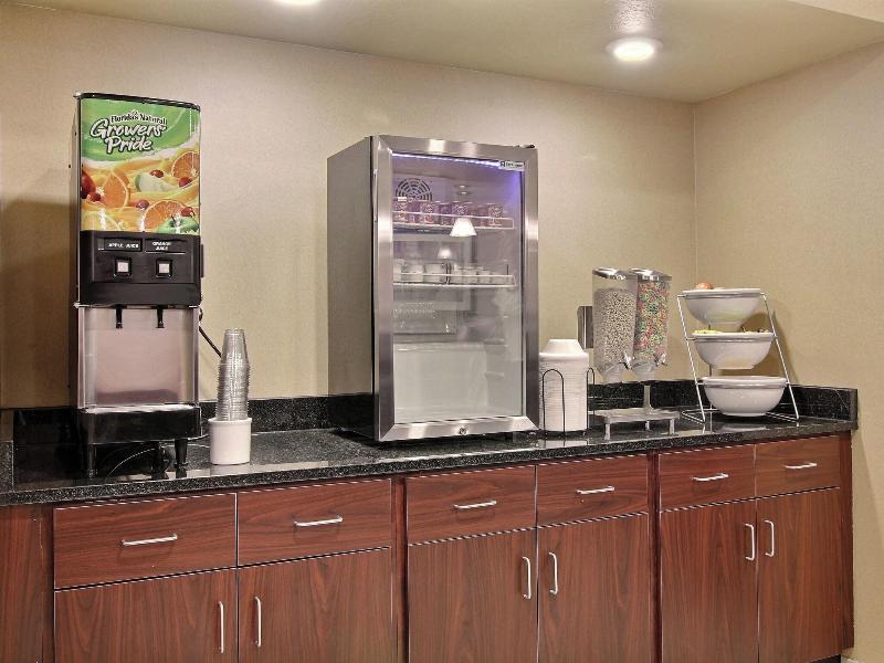 Cobblestone Inn & Suites - Linton image 2
