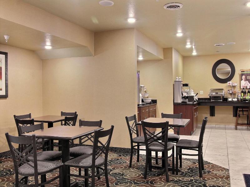 Cobblestone Inn & Suites - Linton image 4