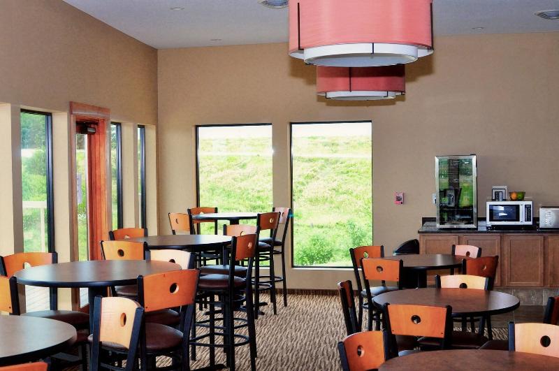 Cobblestone Inn & Suites - Newton image 3