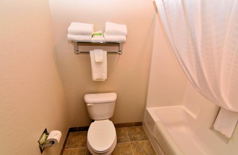 Cobblestone Inn & Suites - Newton image
