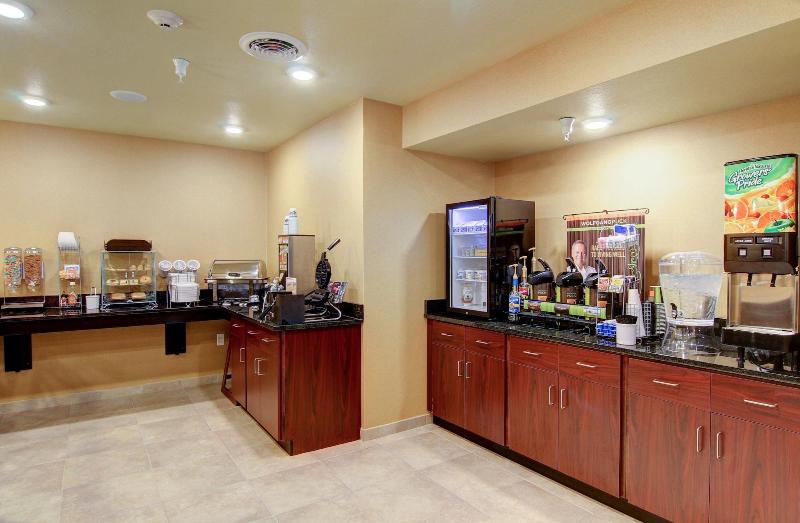 Cobblestone Inn & Suites - Steele image 6