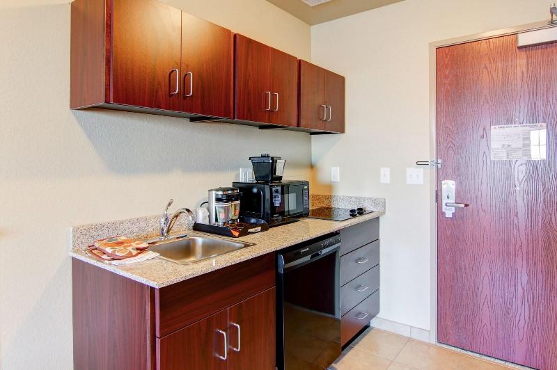 Cobblestone Inn & Suites - Steele image 2