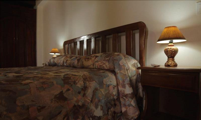 Colin's Hotel — photo 2