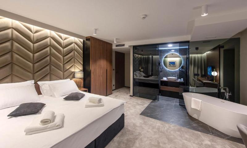 Hotel Turist image