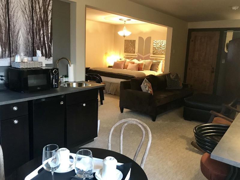 Colter's Lodge image