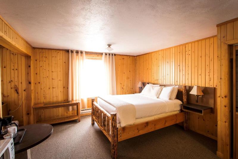 Colter's Lodge image