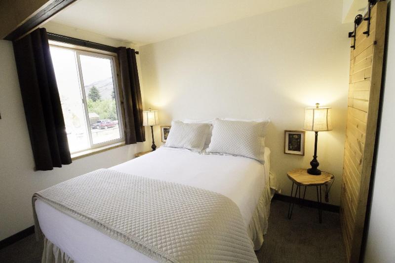 Colter's Lodge image