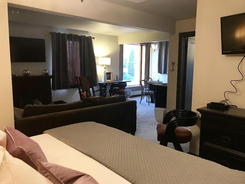 Colter's Lodge image