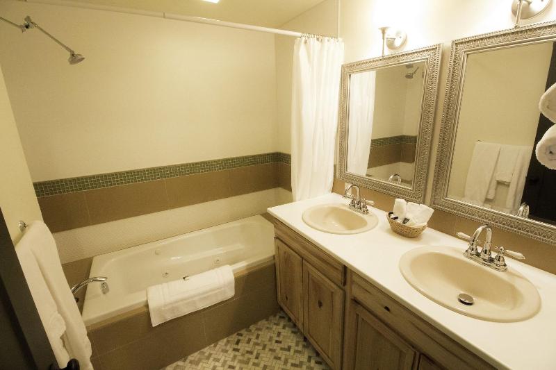 Colter's Lodge image