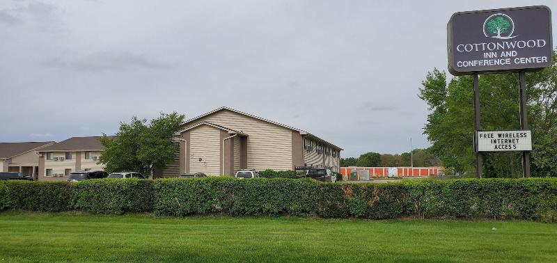 Cottonwood Inn And Conference Center image
