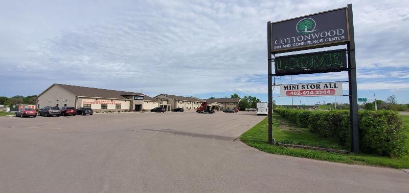 Cottonwood Inn And Conference Center image