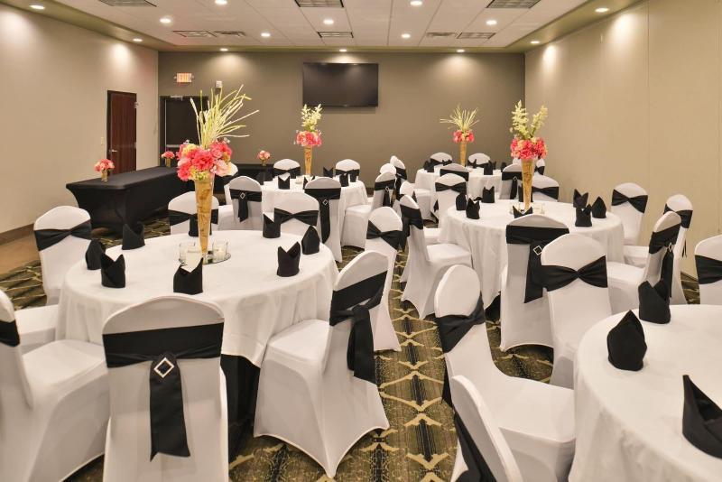 Cottonwood Inn And Conference Center image