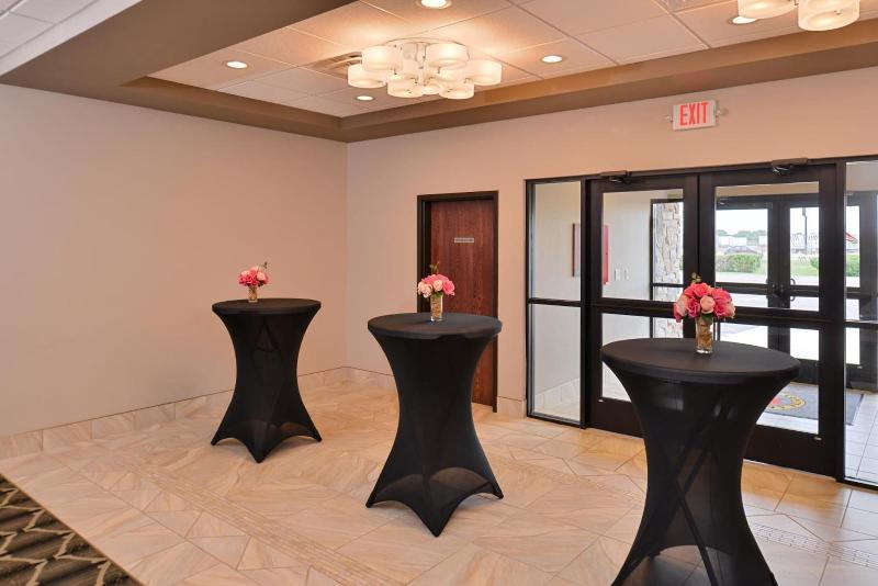 Cottonwood Inn And Conference Center image