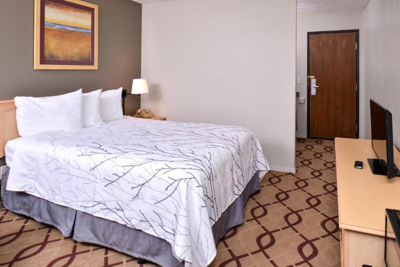 Cottonwood Inn And Conference Center image