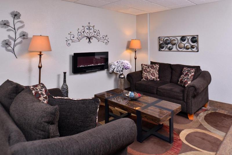 Cottonwood Inn And Conference Center image