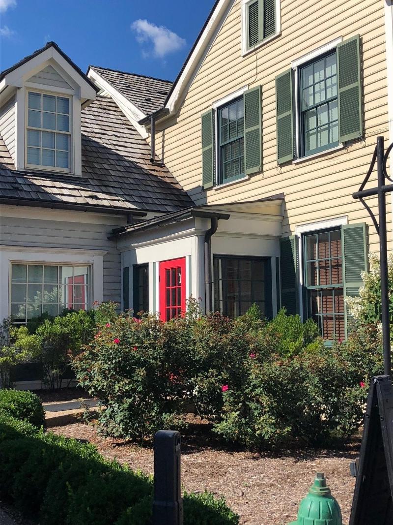 Howard's Creek Inn image