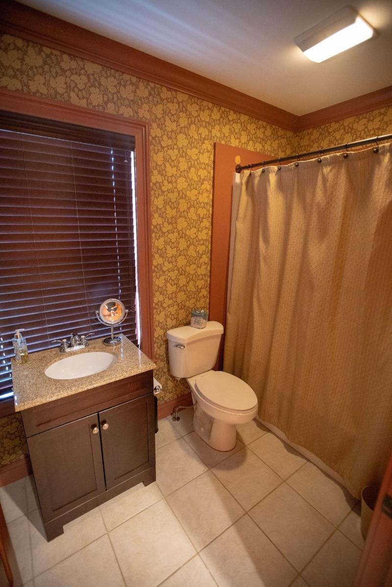 Howard's Creek Inn image