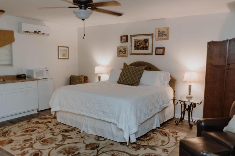 Square Inn image