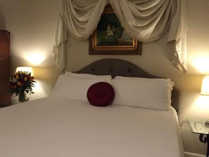 Square Inn image