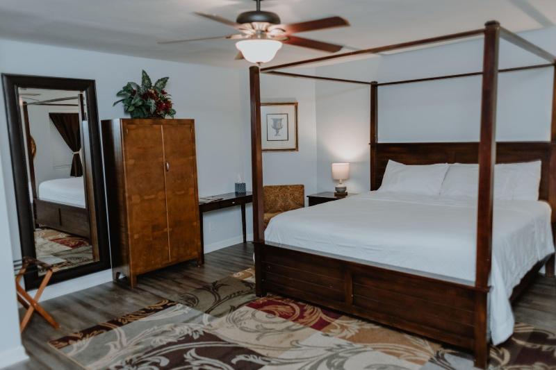 Square Inn image
