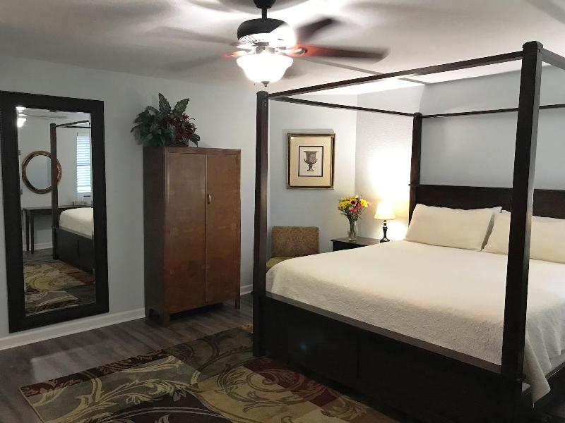 Square Inn image