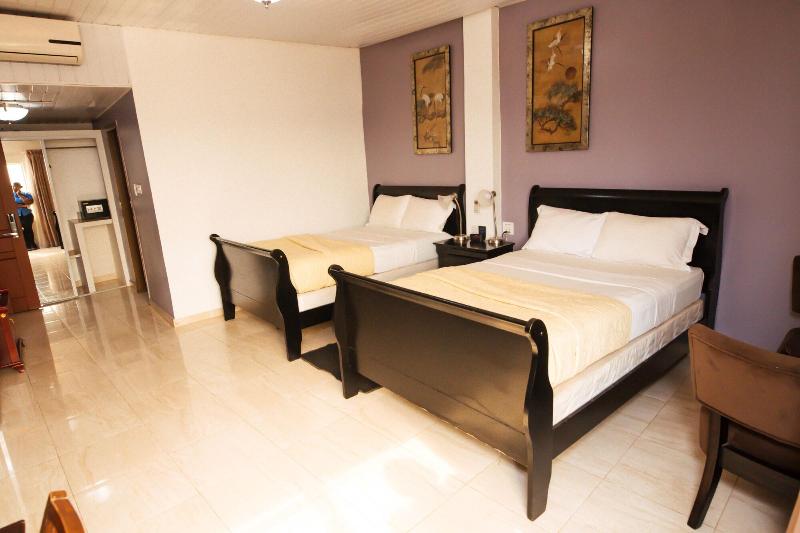 Crismon Hotel image