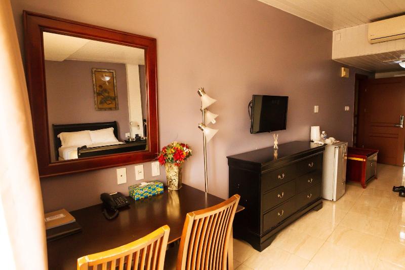 Crismon Hotel image