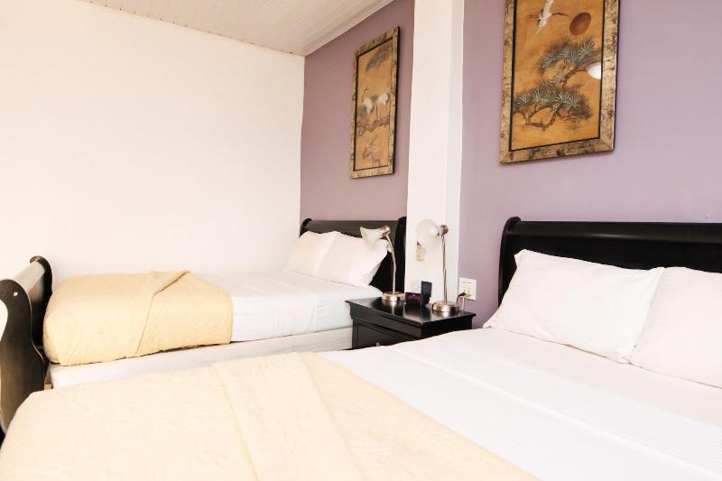 Crismon Hotel image