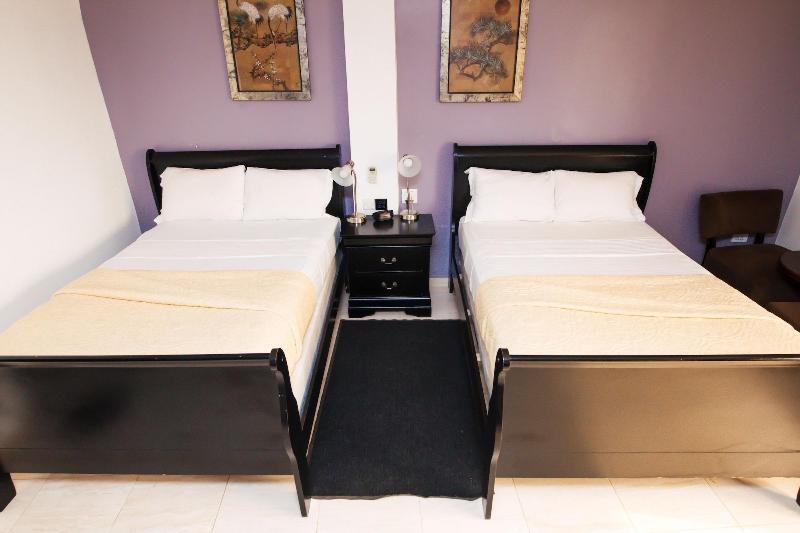 Crismon Hotel image