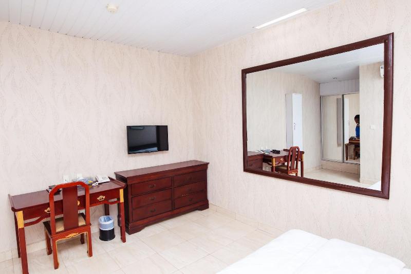 Crismon Hotel image