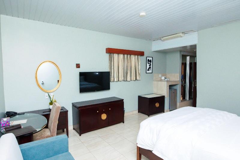 Crismon Hotel image